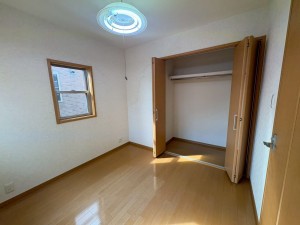 川西市丸の内町、中古一戸建ての寝室画像です