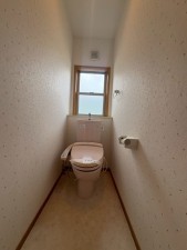 川西市丸の内町、中古一戸建てのトイレ画像です