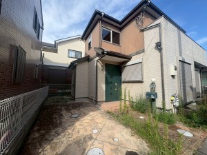 川西市丸の内町、中古一戸建ての外観画像です