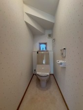 川西市丸の内町、中古一戸建てのトイレ画像です