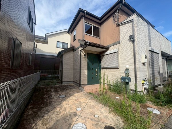 川西市丸の内町、中古一戸建ての外観画像です