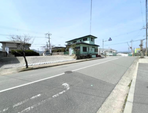川西市向陽台、土地の前面道路を含む現地写真画像です