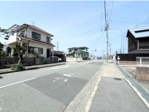 川西市向陽台、土地の前面道路を含む現地写真画像です