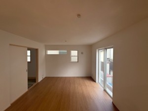 川西市山下町、新築一戸建ての居間画像です