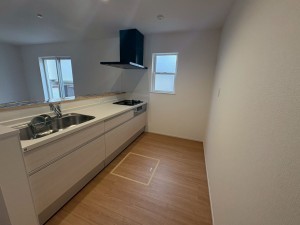 川西市山下町、新築一戸建てのキッチン画像です