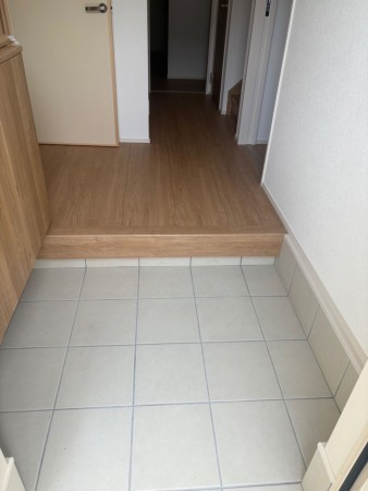 川西市山下町、新築一戸建ての玄関画像です