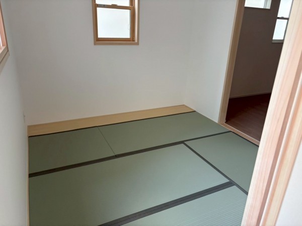 川西市山下町、新築一戸建ての居間画像です