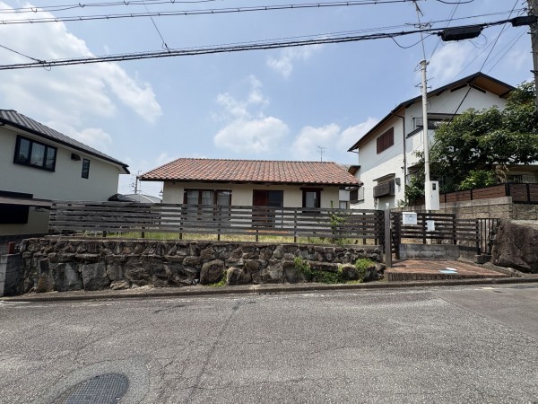 川西市水明台、中古一戸建ての外観画像です