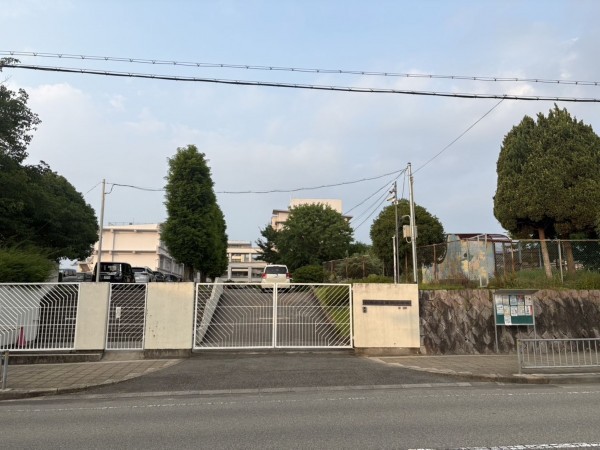 川西市水明台、中古一戸建ての小学校画像です