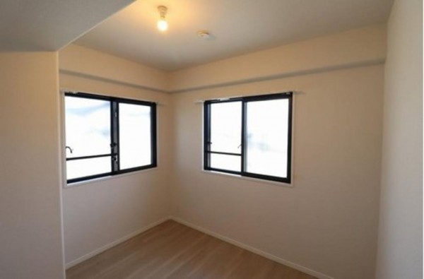 川西市久代、マンションの画像です