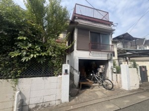 川西市下財町、中古一戸建ての外観画像です