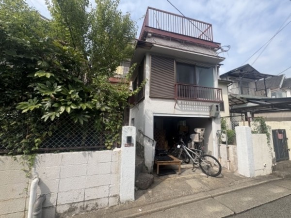 川西市下財町、中古一戸建ての外観画像です
