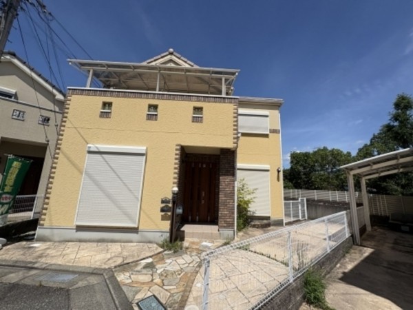 川西市鴬台、中古一戸建ての外観画像です