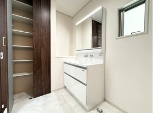 川西市緑が丘、新築一戸建ての洗面画像です