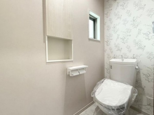 川西市緑が丘、新築一戸建てのトイレ画像です