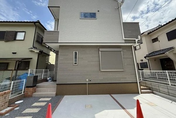 川西市緑が丘、新築一戸建ての外観画像です