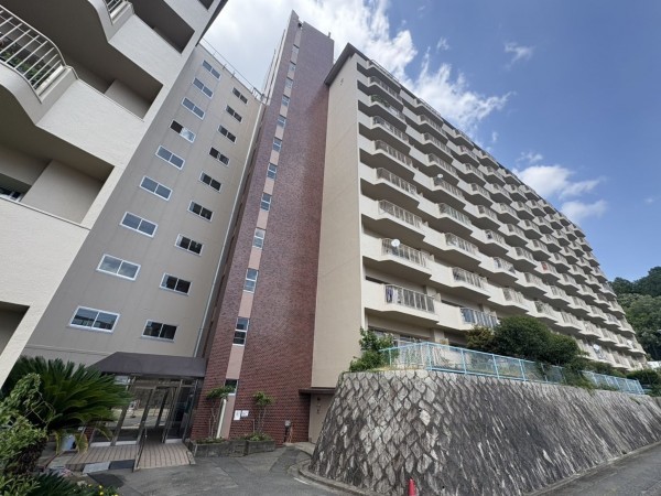 川西市向陽台、マンションの外観画像です