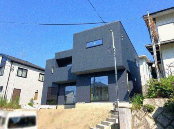 川西市緑台、新築一戸建ての外観画像です