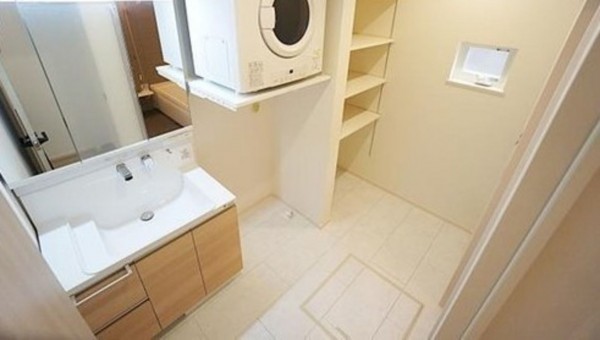 川西市大和、新築一戸建ての洗面画像です