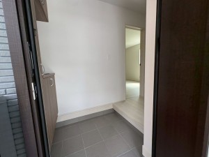 川西市清流台、新築一戸建ての玄関画像です