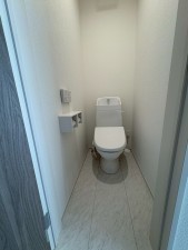 川西市清流台、新築一戸建てのトイレ画像です