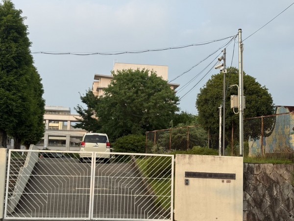川西市清流台、新築一戸建ての小学校画像です