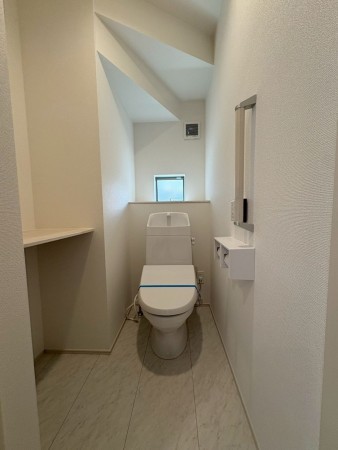 川西市清流台、新築一戸建てのトイレ画像です