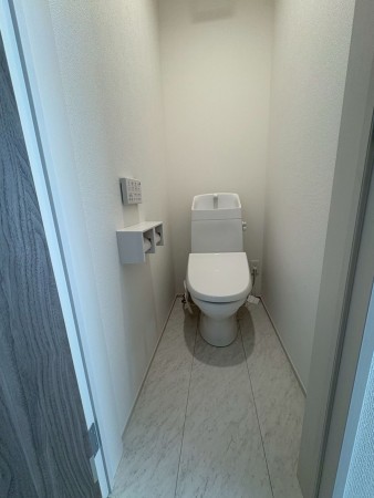 川西市清流台、新築一戸建てのトイレ画像です