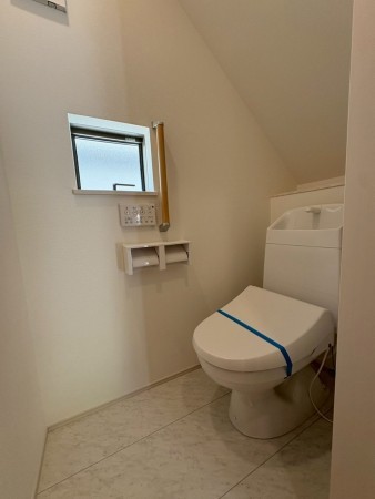 川西市清流台、新築一戸建てのトイレ画像です