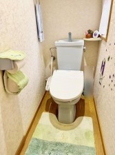 川西市新田、中古一戸建てのトイレ画像です