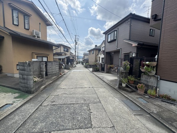 川西市新田、中古一戸建ての外観画像です
