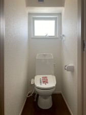 川西市清和台、新築一戸建てのトイレ画像です