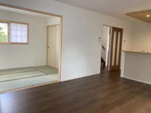 川西市清和台、新築一戸建ての居間画像です