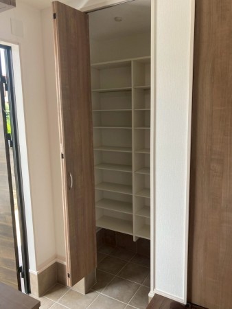 川西市清和台、新築一戸建ての玄関画像です