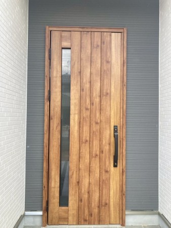 川西市清和台、新築一戸建ての玄関画像です