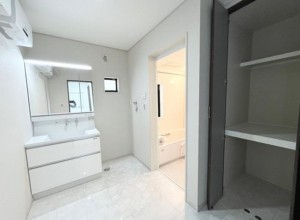 川西市東久代、新築一戸建ての洗面画像です