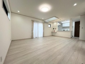 川西市東久代、新築一戸建ての居間画像です
