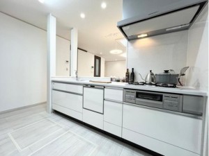 川西市東久代、新築一戸建てのキッチン画像です