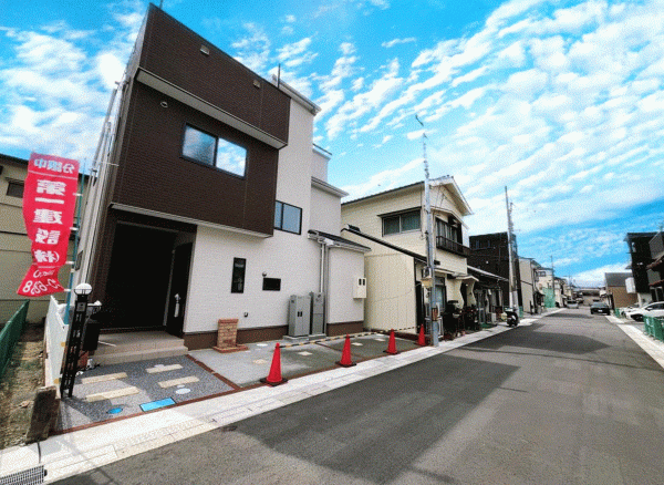 川西市東久代、新築一戸建ての外観画像です