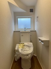 川西市大和、新築一戸建てのトイレ画像です