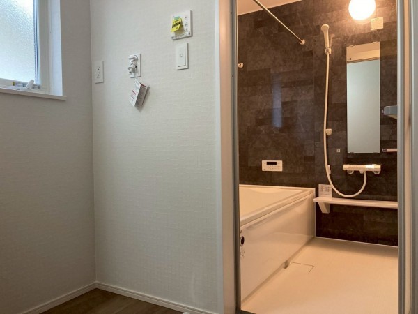 川西市大和、新築一戸建ての風呂画像です