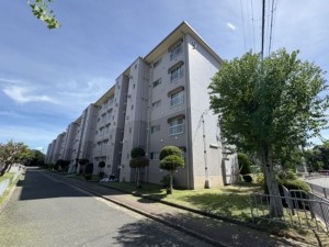 川西市清和台、マンションの外観画像です