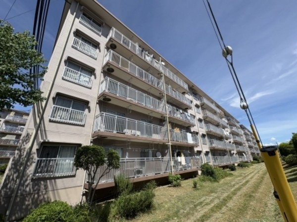 川西市清和台、マンションの外観画像です