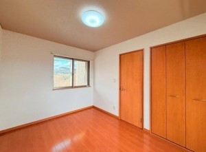川西市美山台、中古一戸建ての寝室画像です