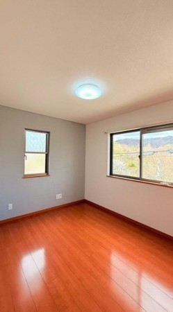 川西市美山台、中古一戸建ての寝室画像です
