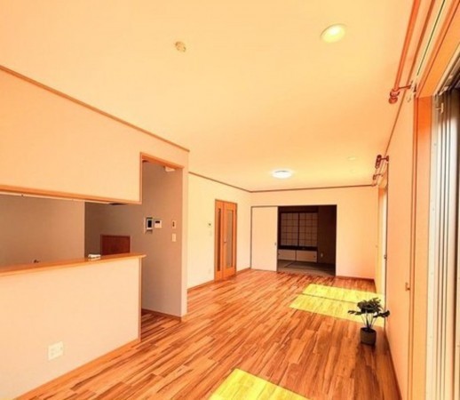 川西市美山台、中古一戸建ての居間画像です