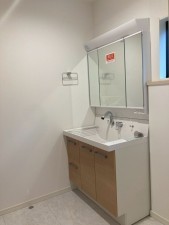 川西市東畦野、新築一戸建ての洗面画像です