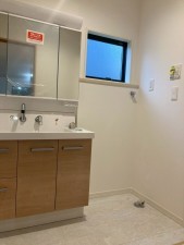 川西市東畦野、新築一戸建ての洗面画像です