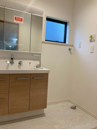 川西市東畦野、新築一戸建ての洗面画像です