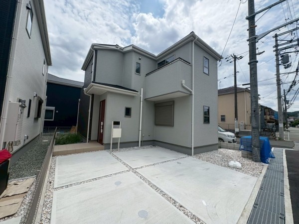 川西市西多田、新築一戸建ての外観画像です
